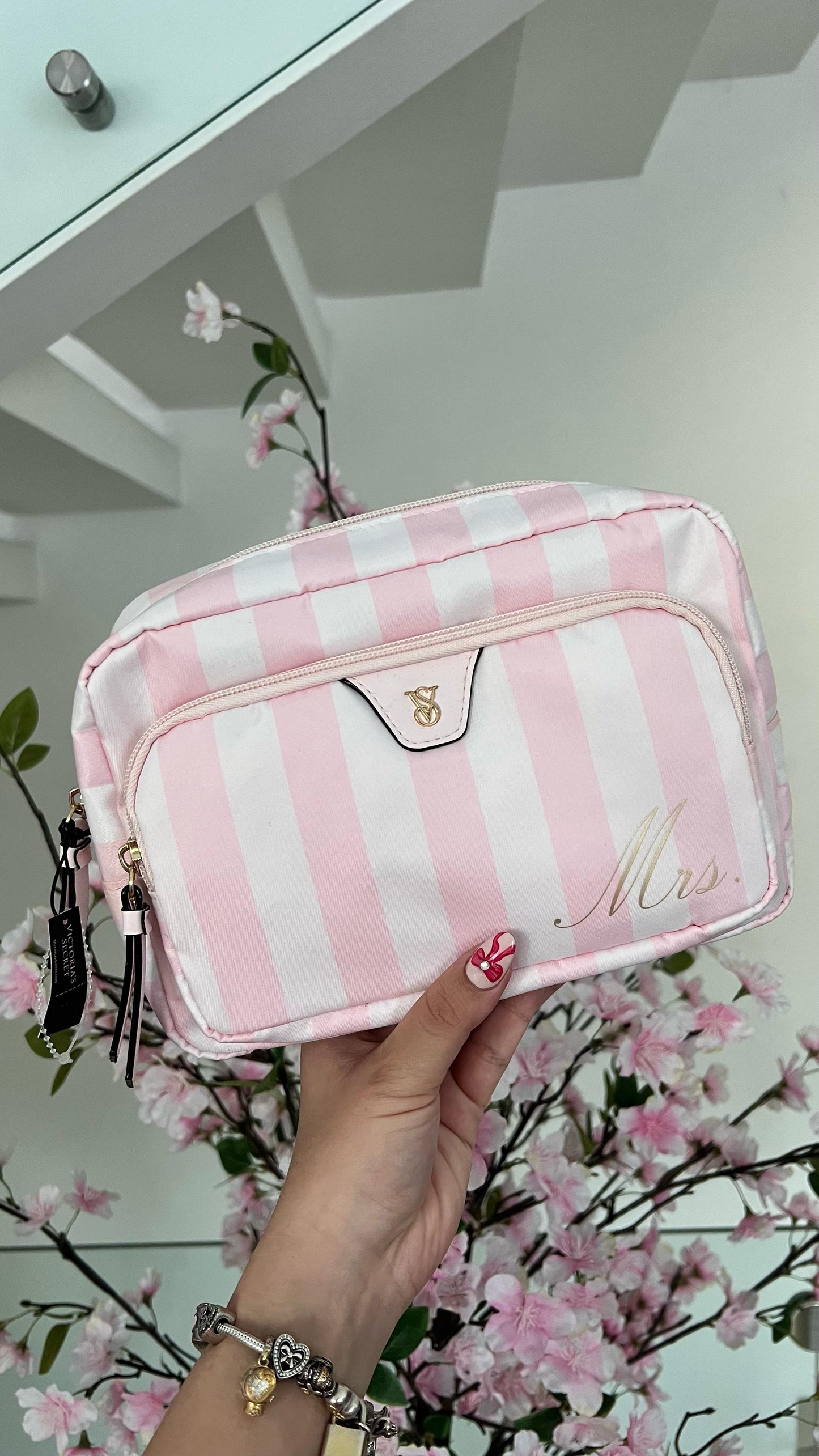 Makeup Organizers & Cosmetic Bags 🎀✈️