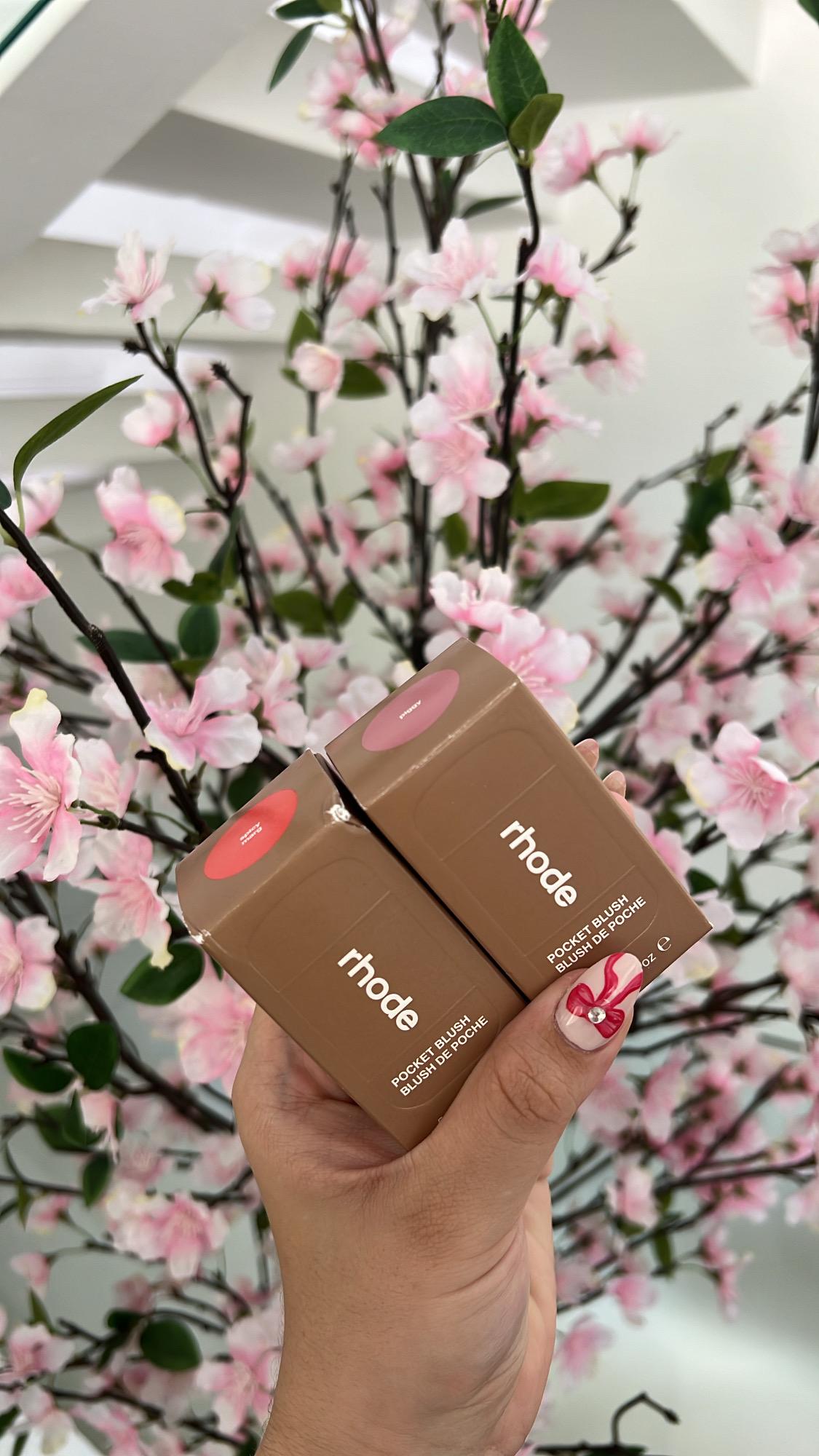 Rhode Pocket Blush – Rubor en Crema Portátil 💖✨