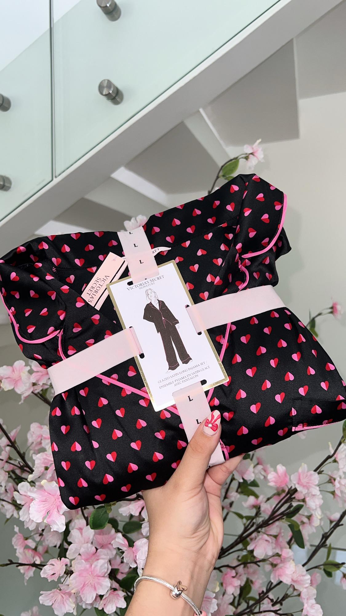 Victoria’s Secret Pijama Satinado Largo - Corazones 🖤💘