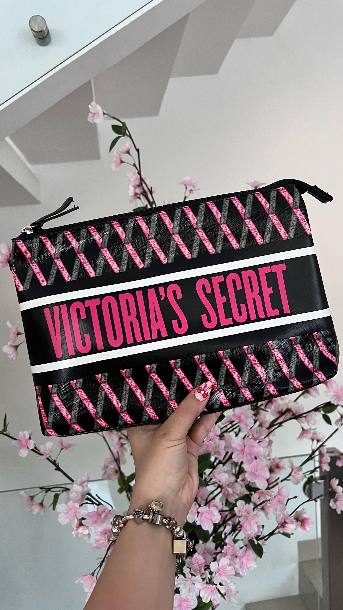 Victoria’s Secret Black & Pink Striped Pouch 🖤💖