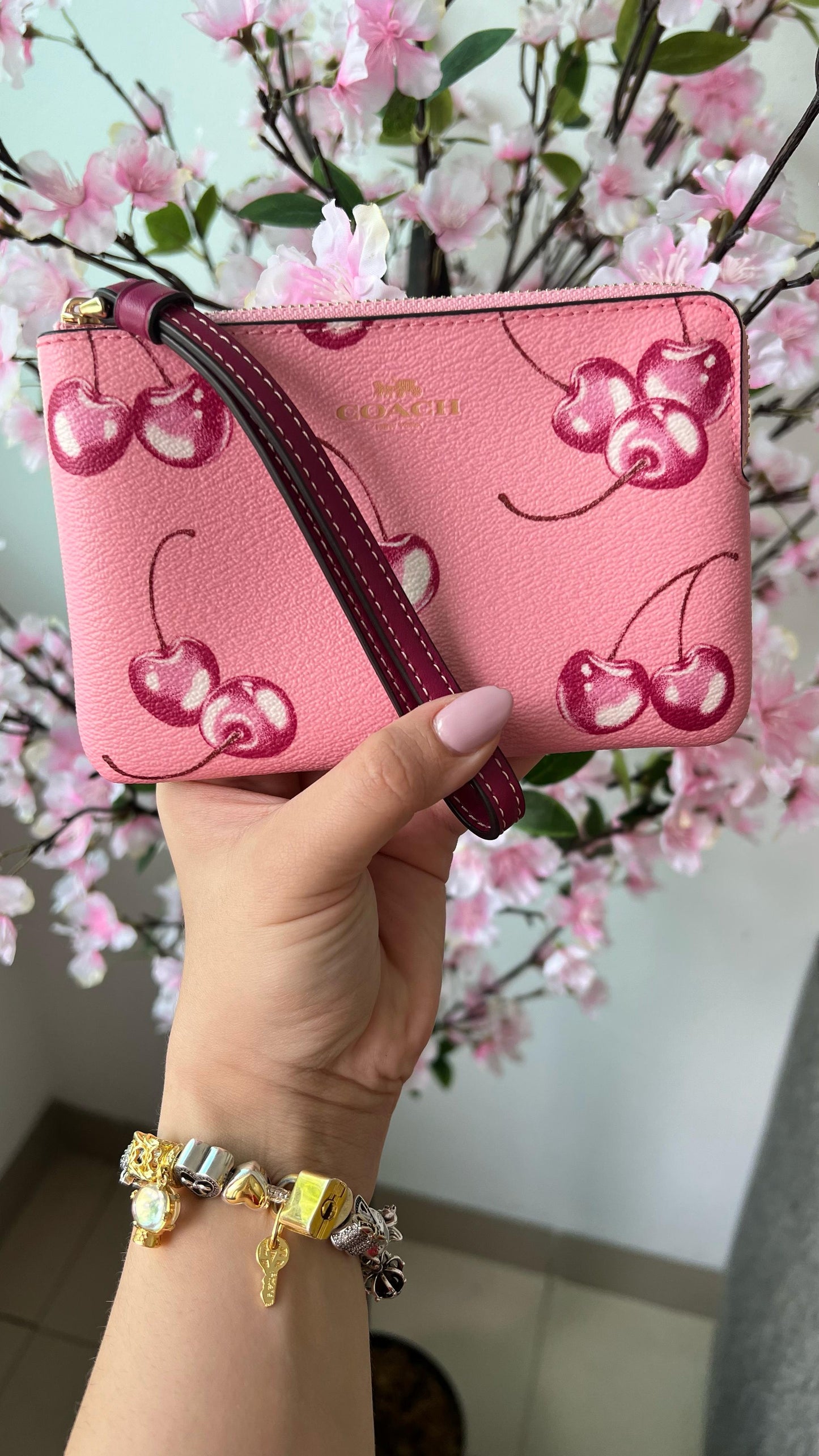 Wristlet Rosa de Cerezas Cartera