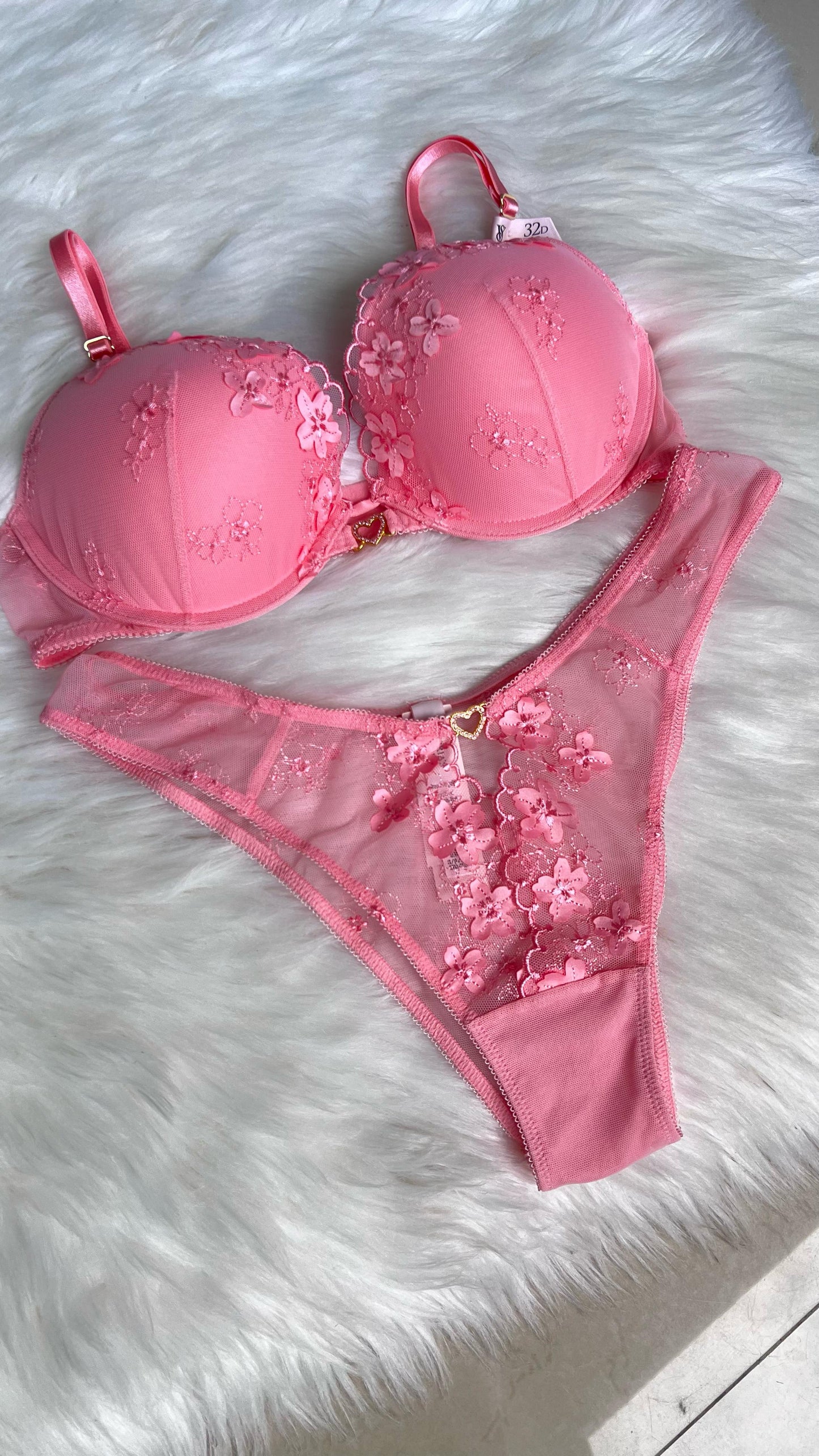 Conjunto Bra y Panty “Cherry Blossom” de Victoria’s Secret 🌸🍒