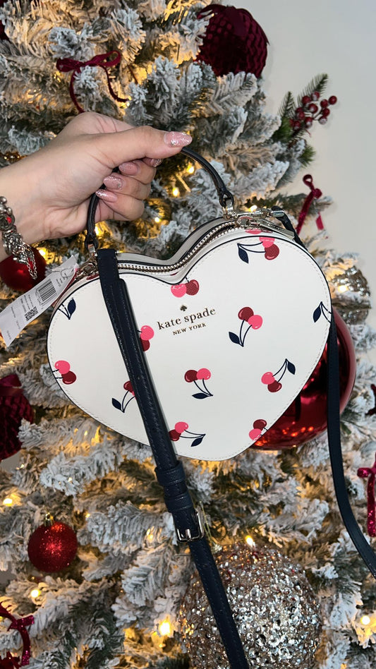 Cross Body Heart Cerezas
